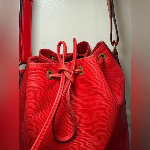 Louis Vuitton Red Epi Noe Bag - Picture 3 of 14